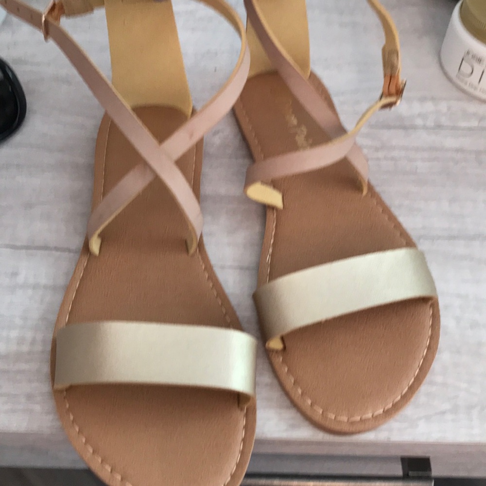 Dream pairs sandal gold